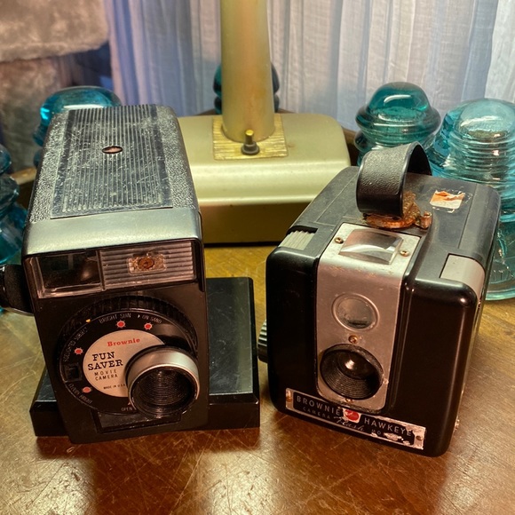 Kodak Other - VINTAGE EASTMAN KODAK BROWNIE HAWKEYE & FUN SAVER Lot Of 2￼